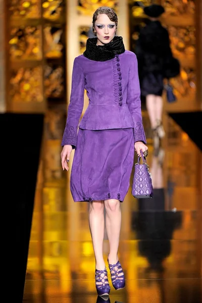 Look 12